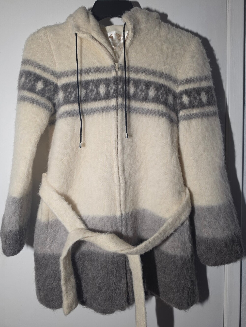 Vintage Alafoss Icewool Hooded Zip-Front Women's Sweater Coat in Cream and Gray
